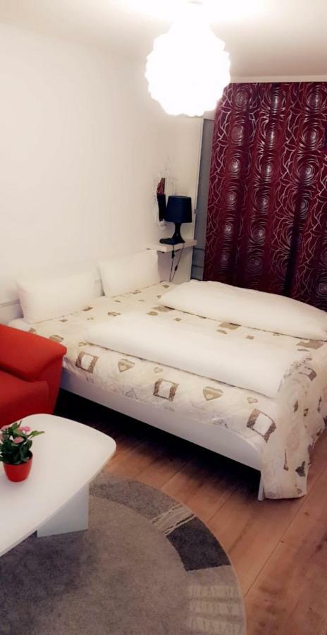 Sehr Schoene Drei Zimmer Deluex Wohnung In Sindelfingen Exterior photo